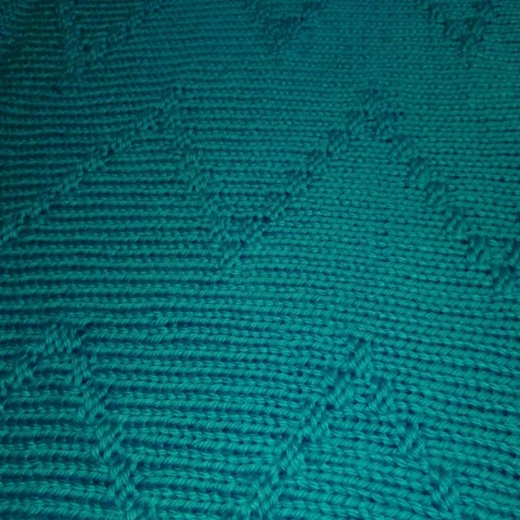 Hand Knit Thick Chevron Bed Runner in Bluebird Blue 26x64in. NEW - Picture 5 of 15